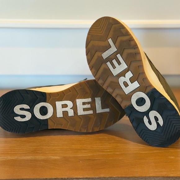 Sorel Women's Olive Green Lace Up Sneakers Women’s Size 9 - Picture 2 of 3